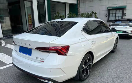 Skoda Octavia IV, 2023 год, 1 800 000 рублей, 5 фотография