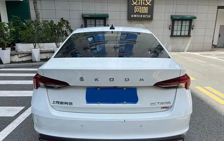Skoda Octavia IV, 2023 год, 1 800 000 рублей, 6 фотография