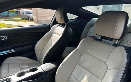 Ford Mustang VI рестайлинг, 2016 год, 3 650 000 рублей, 5 фотография