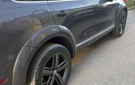 Volkswagen Touareg III, 2011 год, 1 680 000 рублей, 4 фотография