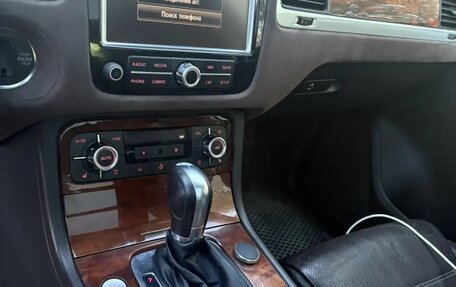 Volkswagen Touareg III, 2011 год, 1 680 000 рублей, 23 фотография