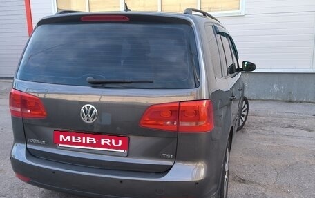 Volkswagen Touran III, 2010 год, 1 000 000 рублей, 2 фотография