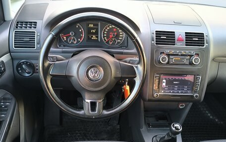 Volkswagen Touran III, 2010 год, 1 000 000 рублей, 14 фотография
