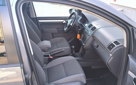 Volkswagen Touran III, 2010 год, 1 000 000 рублей, 11 фотография