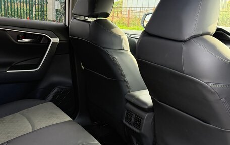 Toyota RAV4, 2025 год, 3 850 000 рублей, 9 фотография