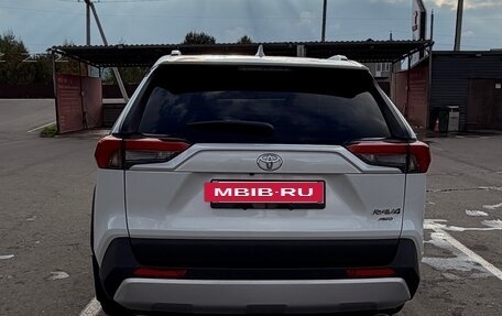 Toyota RAV4, 2025 год, 3 850 000 рублей, 2 фотография
