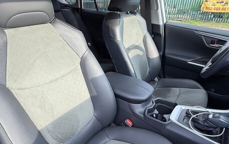 Toyota RAV4, 2025 год, 3 850 000 рублей, 21 фотография