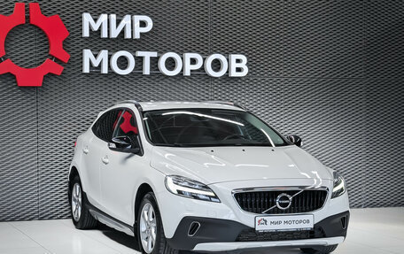 Volvo V40 Cross Country I, 2018 год, 1 950 000 рублей, 3 фотография