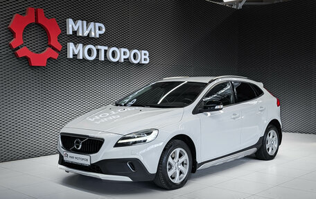 Volvo V40 Cross Country I, 2018 год, 1 950 000 рублей, 11 фотография