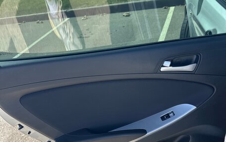 Hyundai Solaris II рестайлинг, 2015 год, 1 090 000 рублей, 13 фотография