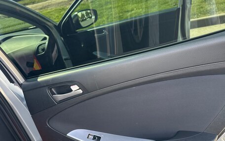 Hyundai Solaris II рестайлинг, 2015 год, 1 090 000 рублей, 17 фотография