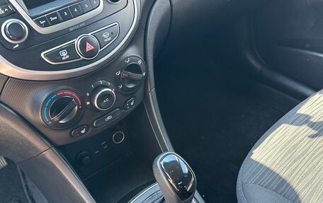 Hyundai Solaris II рестайлинг, 2015 год, 1 090 000 рублей, 23 фотография