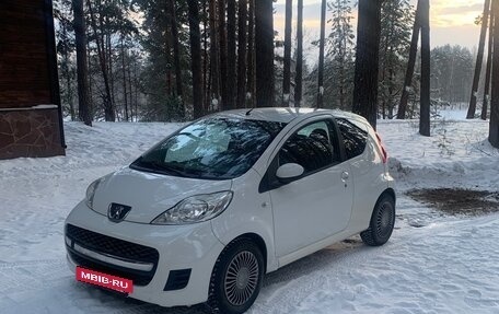 Peugeot 107 I рестайлинг, 2011 год, 300 000 рублей, 2 фотография