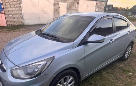 Hyundai Solaris II рестайлинг, 2011 год, 620 000 рублей, 3 фотография