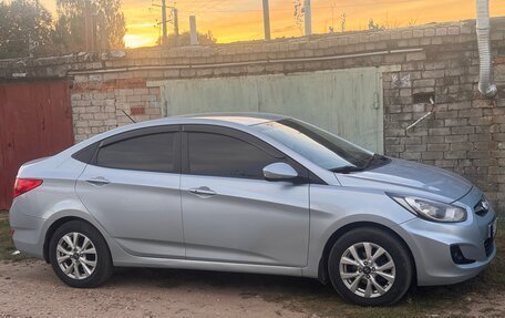 Hyundai Solaris II рестайлинг, 2011 год, 620 000 рублей, 2 фотография