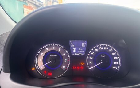 Hyundai Solaris II рестайлинг, 2011 год, 620 000 рублей, 8 фотография