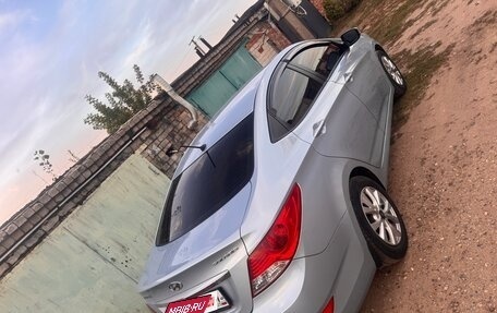 Hyundai Solaris II рестайлинг, 2011 год, 620 000 рублей, 5 фотография