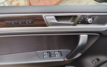 Volkswagen Touareg III, 2015 год, 2 350 000 рублей, 10 фотография