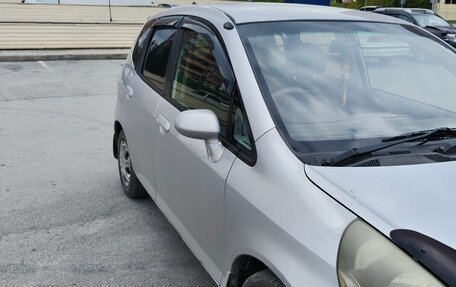 Honda Fit III, 2002 год, 300 000 рублей, 3 фотография