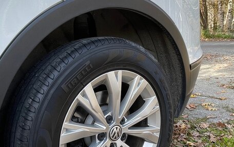 Volkswagen Tiguan II, 2018 год, 2 100 000 рублей, 11 фотография