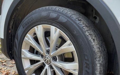 Volkswagen Tiguan II, 2018 год, 2 100 000 рублей, 12 фотография
