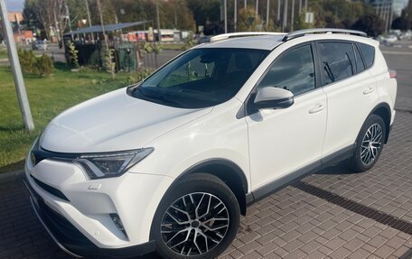 Toyota RAV4, 2016 год, 2 600 000 рублей, 3 фотография