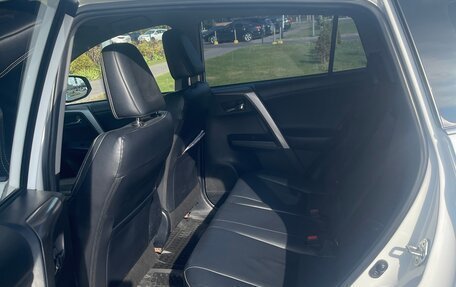 Toyota RAV4, 2016 год, 2 600 000 рублей, 10 фотография