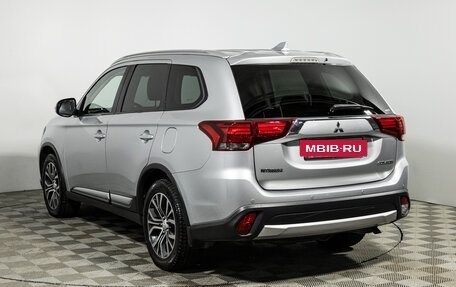 Mitsubishi Outlander III рестайлинг 3, 2017 год, 1 639 700 рублей, 7 фотография