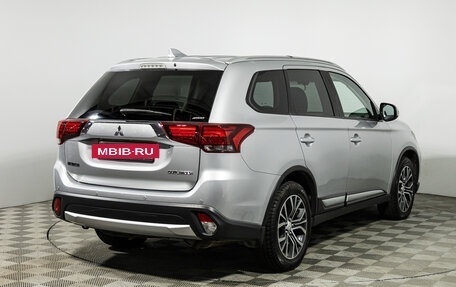 Mitsubishi Outlander III рестайлинг 3, 2017 год, 1 639 700 рублей, 5 фотография