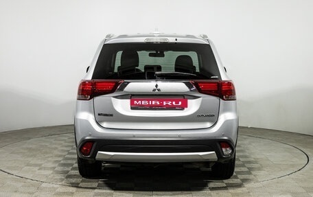 Mitsubishi Outlander III рестайлинг 3, 2017 год, 1 639 700 рублей, 6 фотография