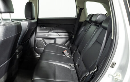 Mitsubishi Outlander III рестайлинг 3, 2017 год, 1 639 700 рублей, 10 фотография