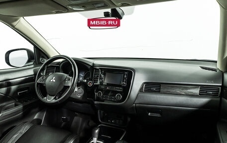 Mitsubishi Outlander III рестайлинг 3, 2017 год, 1 639 700 рублей, 9 фотография