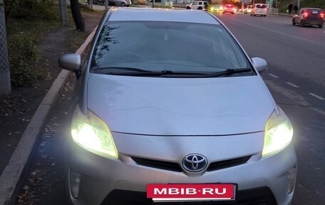 Toyota Prius, 2012 год, 920 000 рублей, 7 фотография