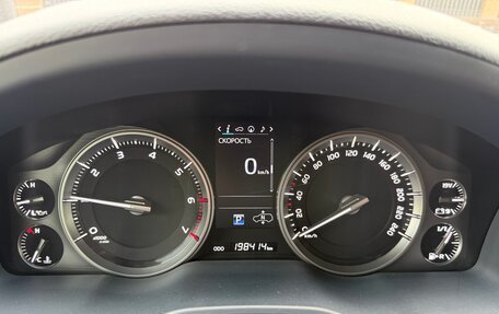 Toyota Land Cruiser 200, 2019 год, 8 200 000 рублей, 13 фотография