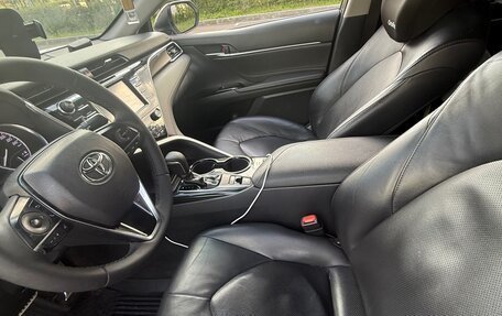 Toyota Camry, 2019 год, 1 460 000 рублей, 6 фотография