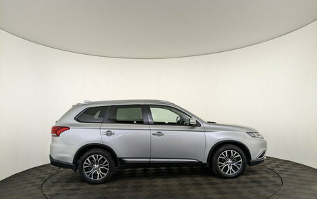 Mitsubishi Outlander III рестайлинг 3, 2017 год, 2 150 000 рублей, 4 фотография
