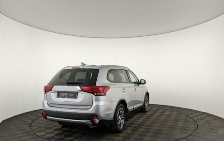 Mitsubishi Outlander III рестайлинг 3, 2017 год, 2 150 000 рублей, 5 фотография