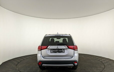 Mitsubishi Outlander III рестайлинг 3, 2017 год, 2 150 000 рублей, 6 фотография