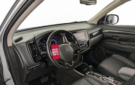 Mitsubishi Outlander III рестайлинг 3, 2017 год, 2 150 000 рублей, 16 фотография