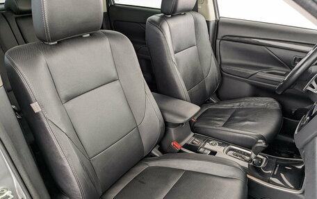 Mitsubishi Outlander III рестайлинг 3, 2017 год, 2 150 000 рублей, 24 фотография