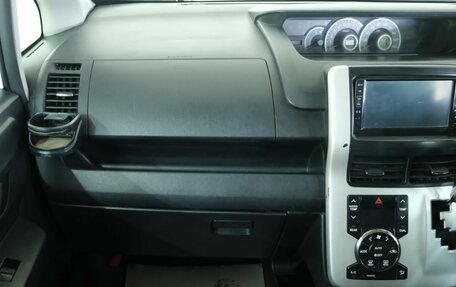 Toyota Noah III, 2010 год, 1 149 000 рублей, 14 фотография