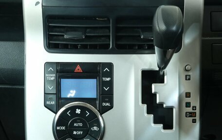 Toyota Noah III, 2010 год, 1 149 000 рублей, 13 фотография