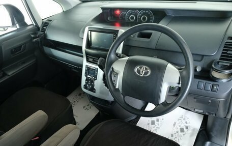 Toyota Noah III, 2010 год, 1 149 000 рублей, 9 фотография
