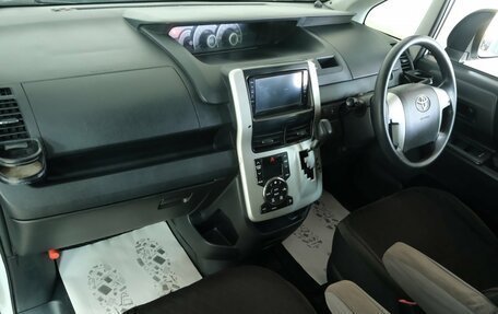 Toyota Noah III, 2010 год, 1 149 000 рублей, 15 фотография