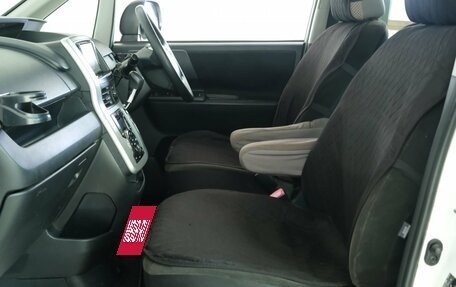 Toyota Noah III, 2010 год, 1 149 000 рублей, 16 фотография