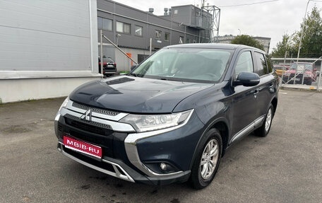 Mitsubishi Outlander III рестайлинг 3, 2019 год, 1 849 000 рублей, 1 фотография