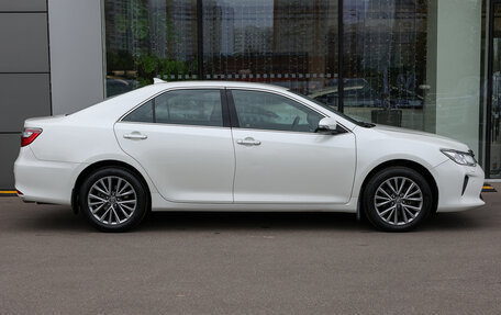 Toyota Camry, 2017 год, 2 298 000 рублей, 4 фотография