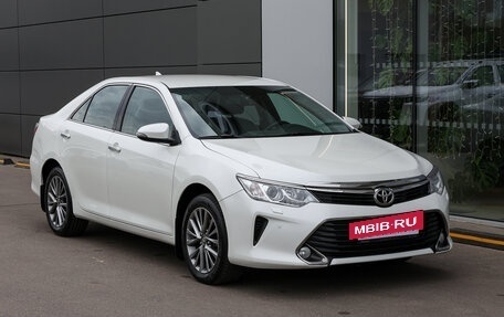 Toyota Camry, 2017 год, 2 298 000 рублей, 3 фотография
