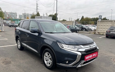 Mitsubishi Outlander III рестайлинг 3, 2019 год, 1 849 000 рублей, 3 фотография