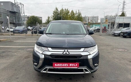 Mitsubishi Outlander III рестайлинг 3, 2019 год, 1 849 000 рублей, 2 фотография